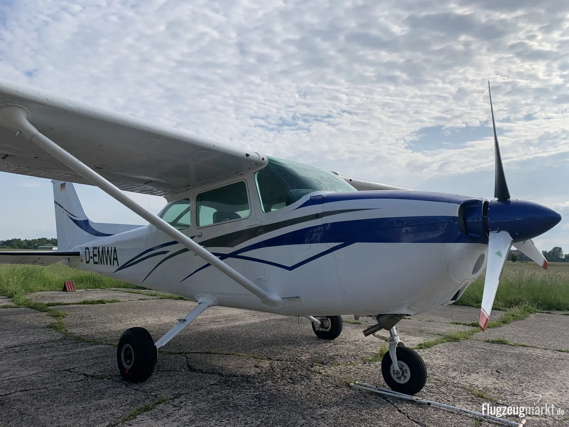 Cessna 172N (Motorflugzeug) - Bild 1