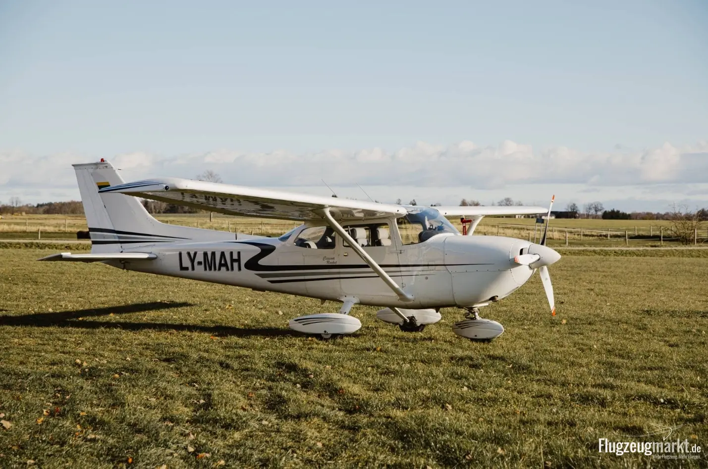Cessna FR172 Reims Rocket (Motorflugzeug) - Bild 1