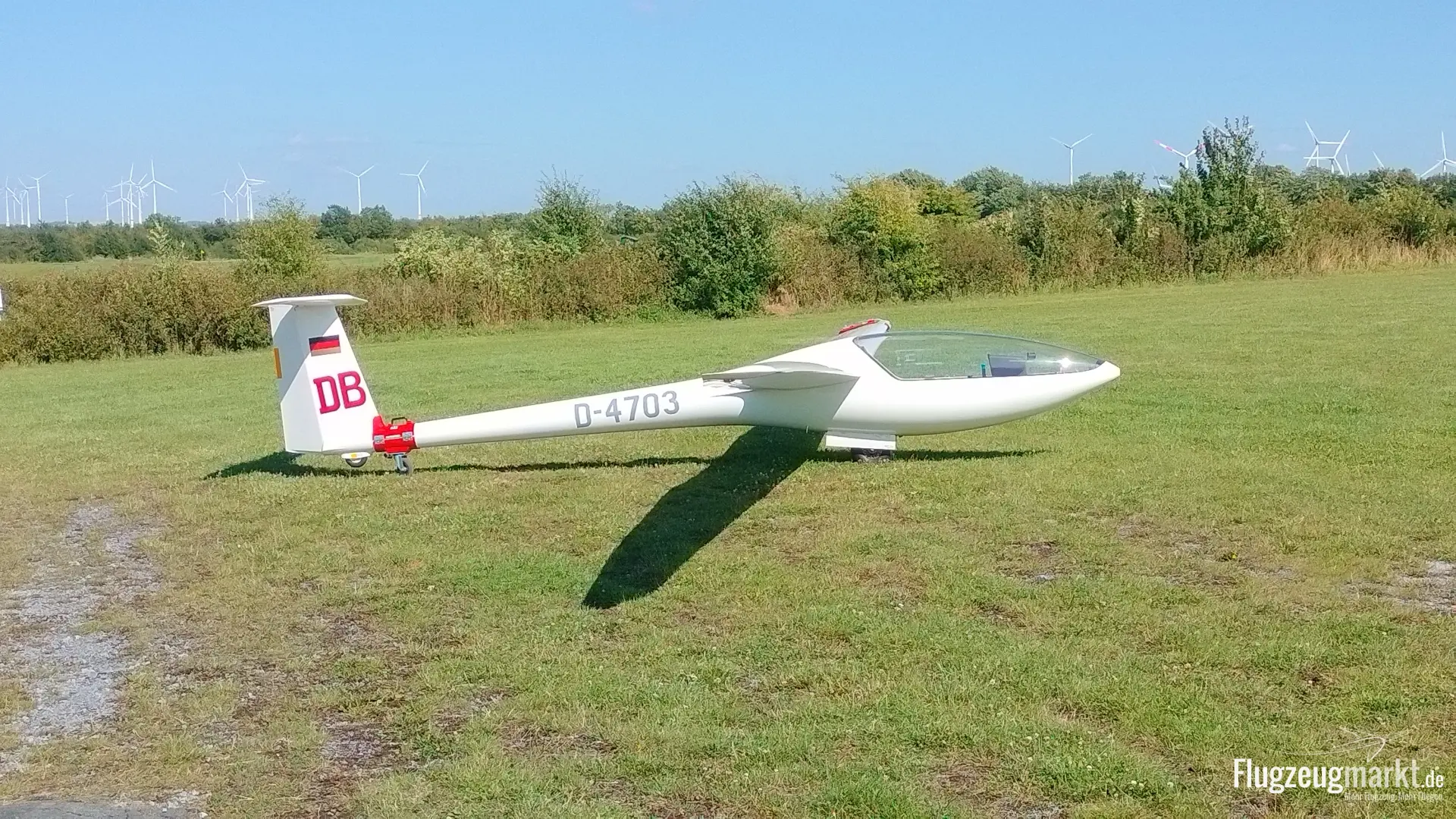 Glaser-Dirks DG-300 Club Elan (Segelflugzeug) - Bild 1