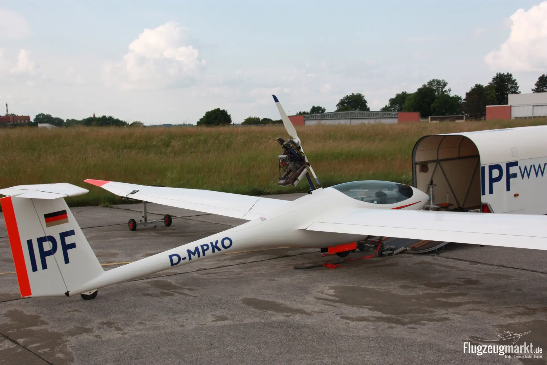 Wezel Flugzeugtechnik Apis 2 (Ultraleichtflugzeug) - Bild 1