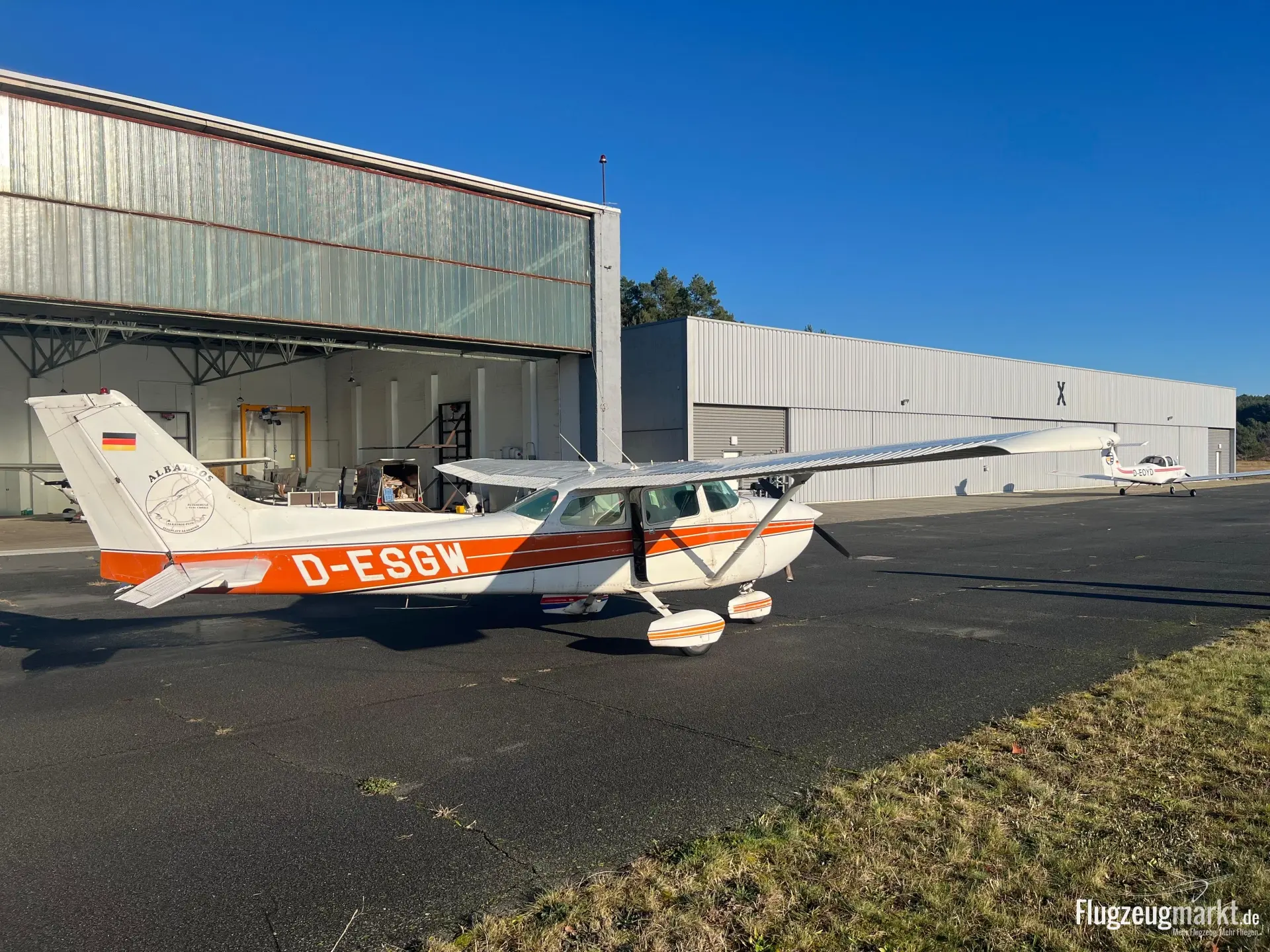 Cessna 172N (Motorflugzeug) - Bild 1