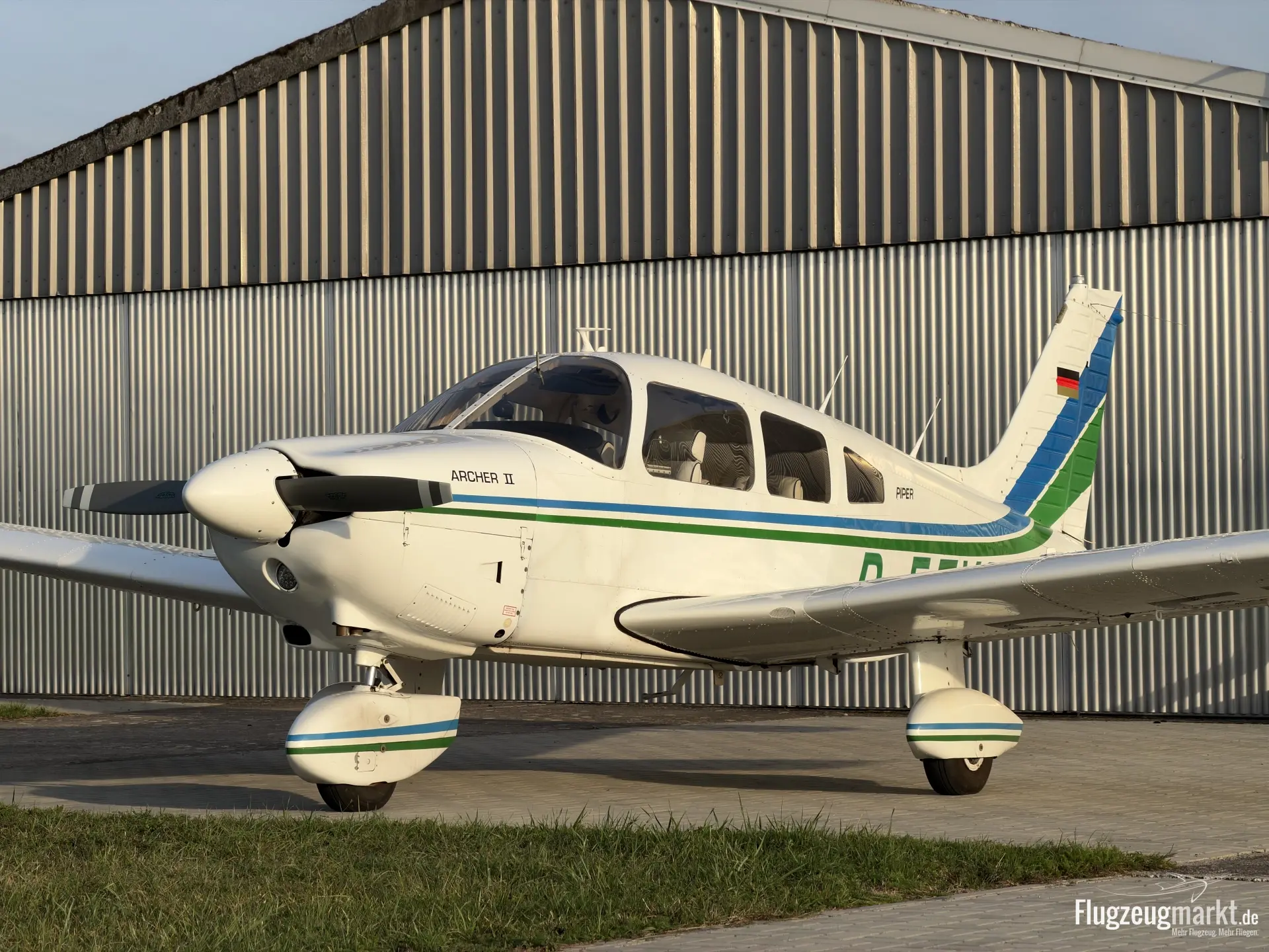 Piper Aircraft PA-28-181 Archer II (Motorflugzeug) - Bild 1