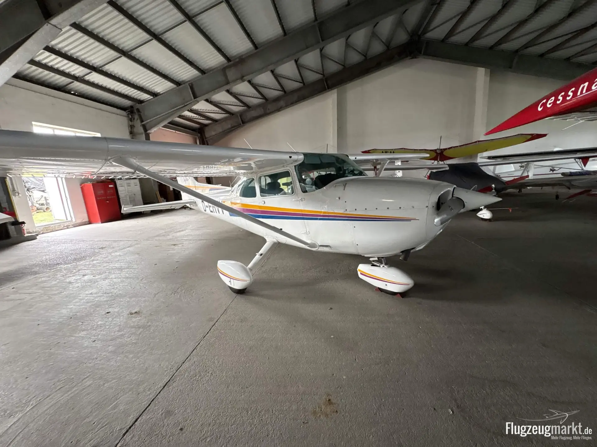 Cessna 172N Skyhawk (Motorflugzeug) - Bild 1