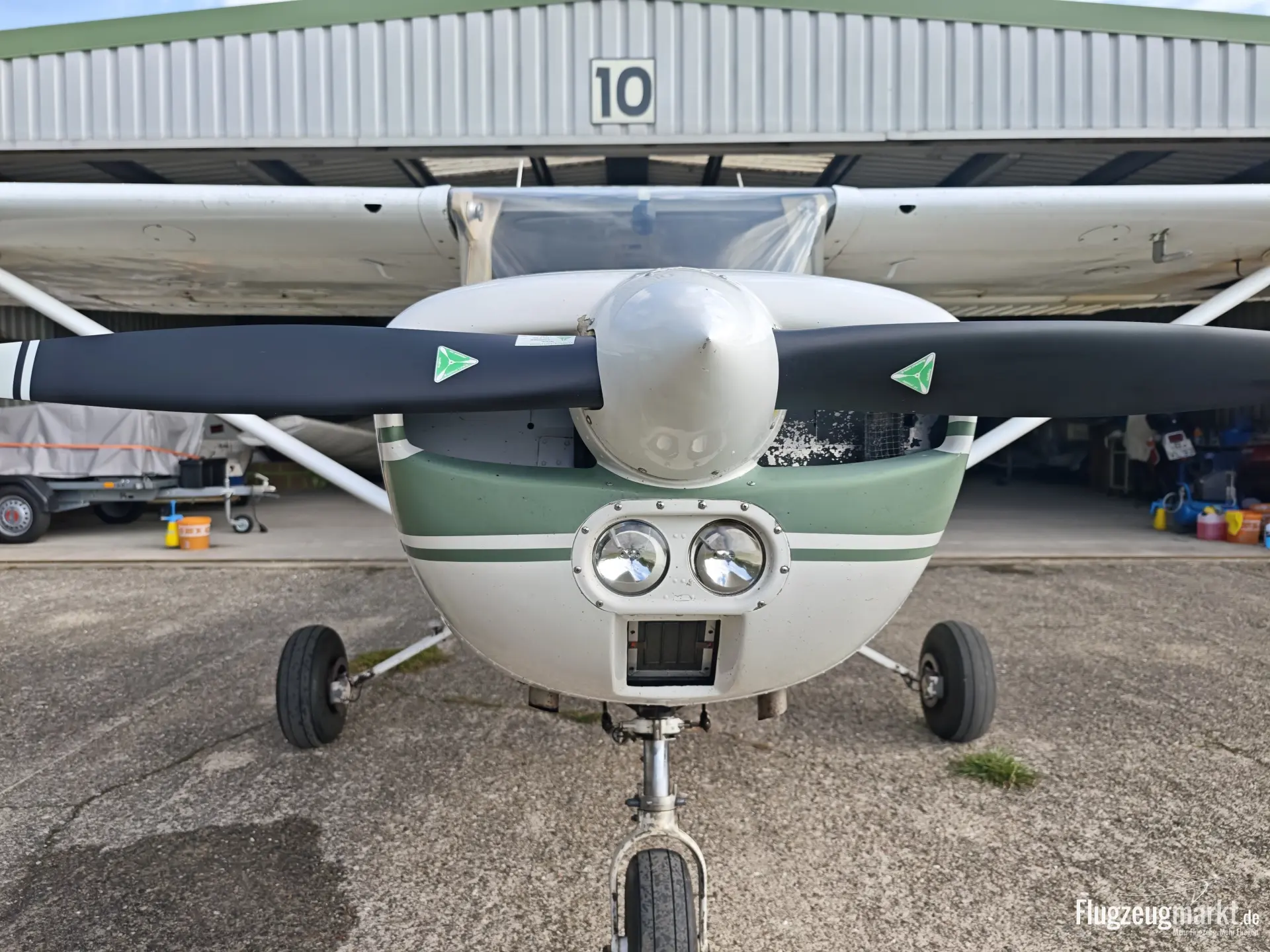 Cessna F150M (Motorflugzeug) - Bild 1