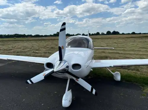 Motorflugzeug SR22 G2 GTS des Herstellers Cirrus