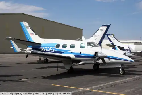 Beechcraft Model 60 Duke (Motorflugzeug) - Bild 3