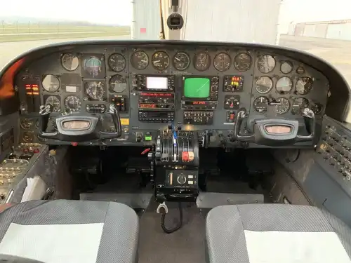Cessna 421 Golden Eagle (Motorflugzeug) - Bild 9
