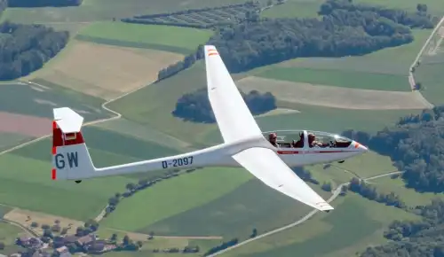 Segelflugzeug DG-500 des Herstellers DG Flugzeugbau