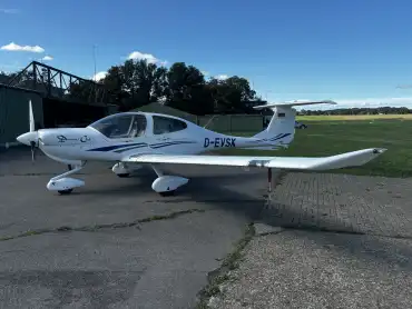 Motorflugzeug DA40-180 des Herstellers Diamond Aircraft
