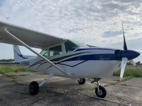 Motorflugzeug 172N des Herstellers Cessna