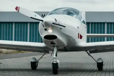 AQUILA A211 (Motorflugzeug) - Bild 2