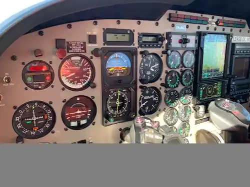 Piper Aircraft PA-34-220T Seneca V (Motorflugzeug) - Bild 4