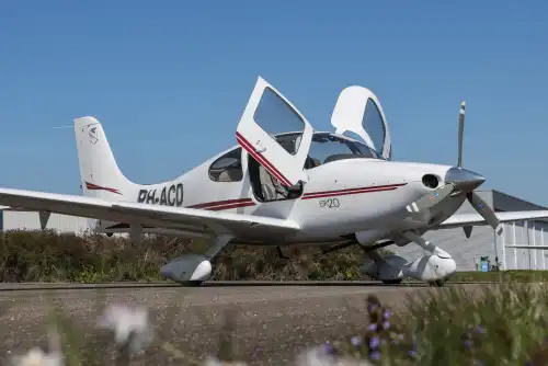 Cirrus SR20 G1 (Motorflugzeug) - Bild 3