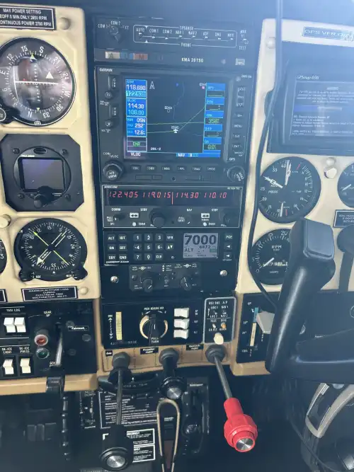 Cessna 210M Centurion (Motorflugzeug) - Bild 8