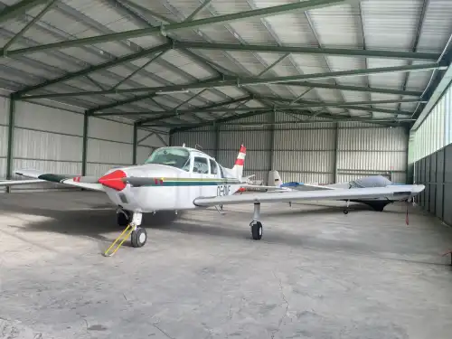 Motorflugzeug Sport 150 des Herstellers Beechcraft