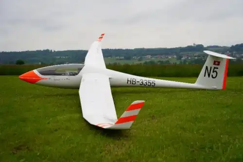 Segelflugzeug Discus 2b des Herstellers Schempp-Hirth