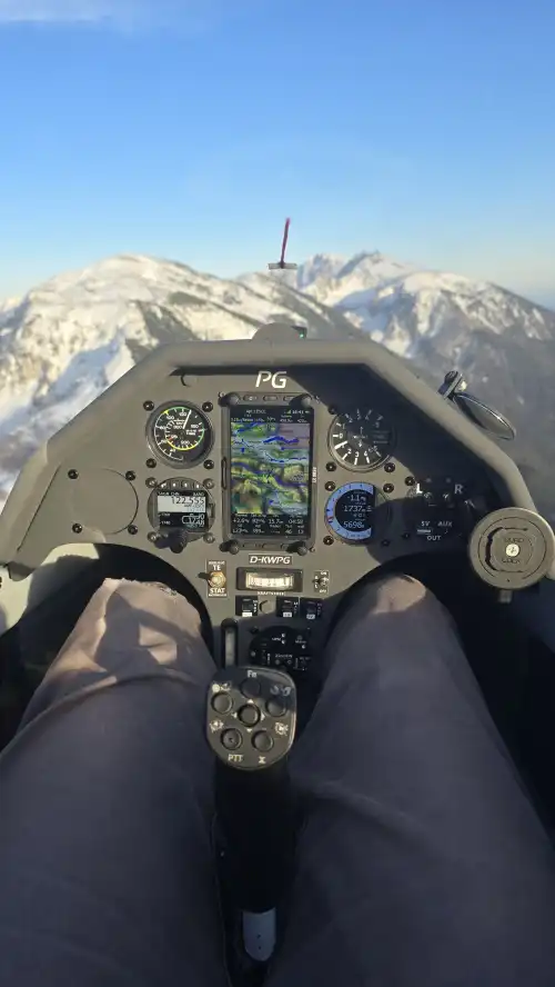 Schempp-Hirth Discus bT (Motorsegler) - Bild 2