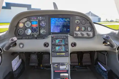 Cirrus SR20 G1 (Motorflugzeug) - Bild 7