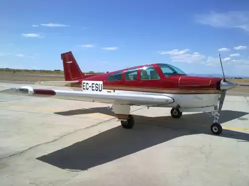 Beechcraft Bonanza F33A (Motorflugzeug) - Bild 3
