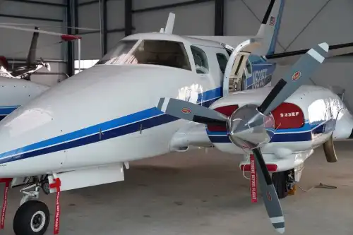 Motorflugzeug Model 60 Duke des Herstellers Beechcraft