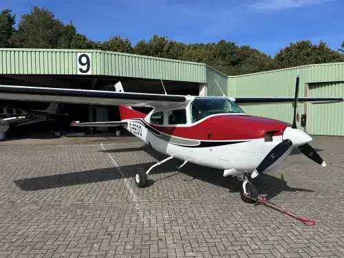 Cessna 210M Centurion (Motorflugzeug) - Bild 3