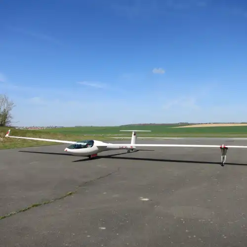 Motorsegler DG-800B des Herstellers DG Flugzeugbau