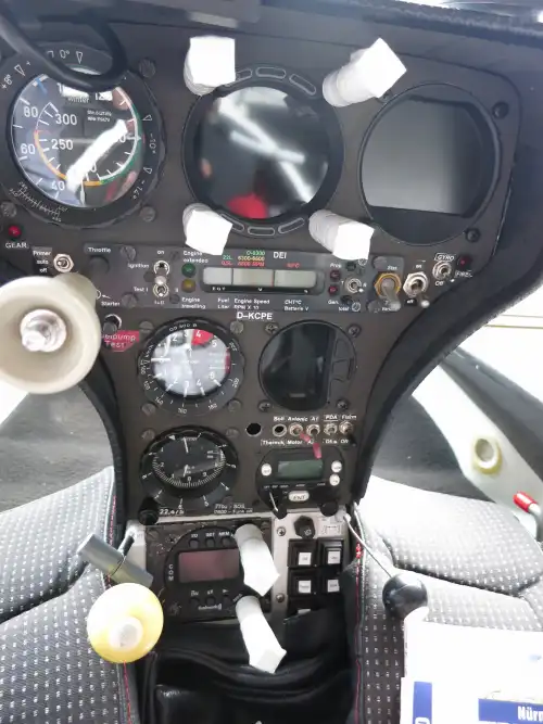 DG Flugzeugbau DG-800B (Motorsegler) - Bild 10