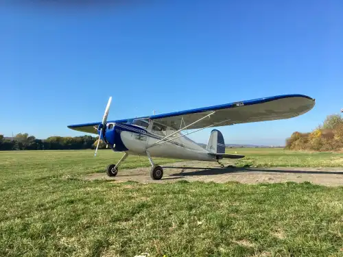 Motorflugzeug 140 des Herstellers Cessna