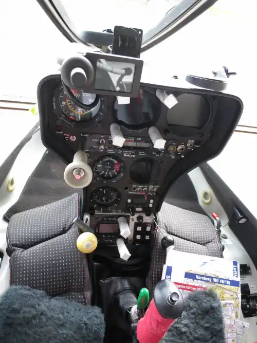 DG Flugzeugbau DG-800B (Motorsegler) - Bild 11