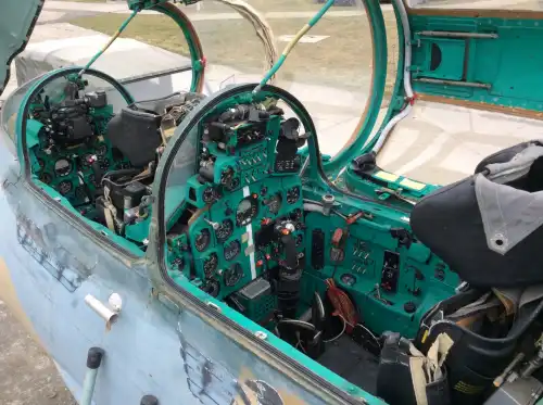 Mikojan-Gurewitsch MiG-21 UM (Jet) - Bild 9