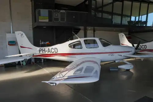 Cirrus SR20 G1 (Motorflugzeug) - Bild 2