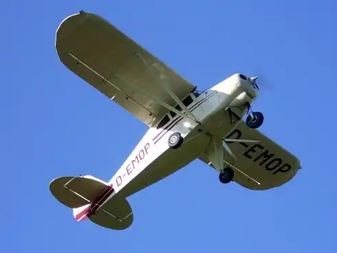 Motorflugzeug PA-22 Tri-Pacer des Herstellers Piper Aircraft