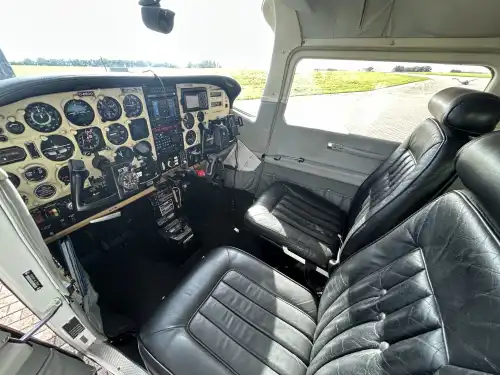 Cessna 210M Centurion (Motorflugzeug) - Bild 6