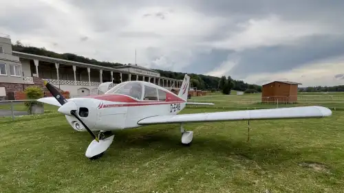 Motorflugzeug PA-28-140 Cherokee des Herstellers Piper Aircraft