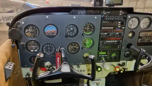 Cessna FR172F Reims Rocket (Motorflugzeug) - Bild 6