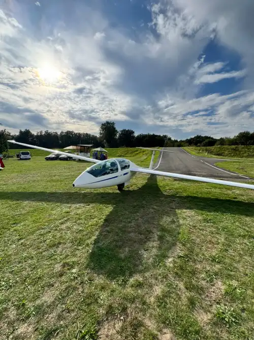 DG Flugzeugbau DG-1000S (Segelflugzeug) - Bild 2
