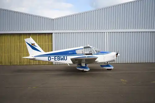 Motorflugzeug PA-28-140 Cherokee des Herstellers Piper Aircraft