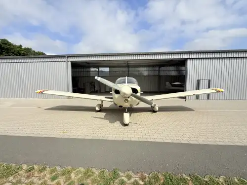 Motorflugzeug PA-28-180 Cherokee des Herstellers Piper Aircraft