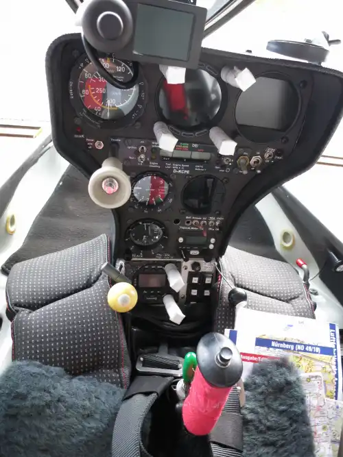 DG Flugzeugbau DG-800B (Motorsegler) - Bild 9