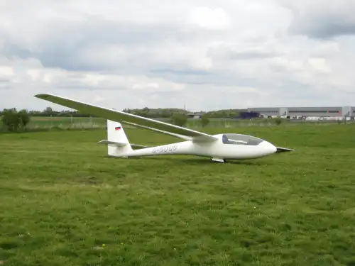 Segelflugzeug ASW 15 B des Herstellers Alexander Schleicher