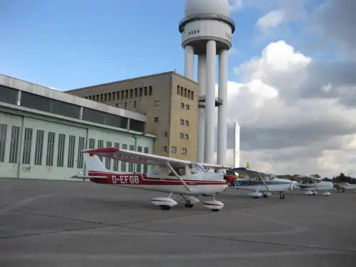 Motorflugzeug F150H des Herstellers Cessna