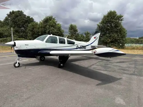 Motorflugzeug Bonanza F33A des Herstellers Beechcraft