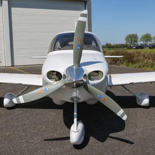 Cirrus SR20 G1 (Motorflugzeug) - Bild 6