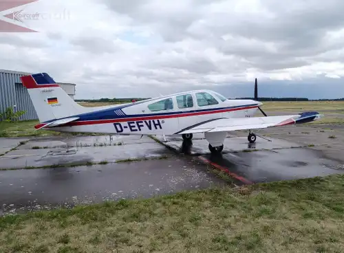 Motorflugzeug Bonanza F33A des Herstellers Beechcraft