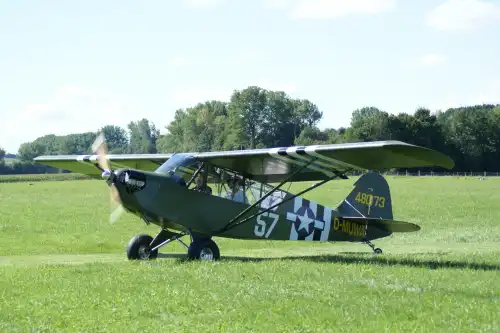 Ultraleichtflugzeug TUL-02 Tandem Tulak des Herstellers Let-Mont