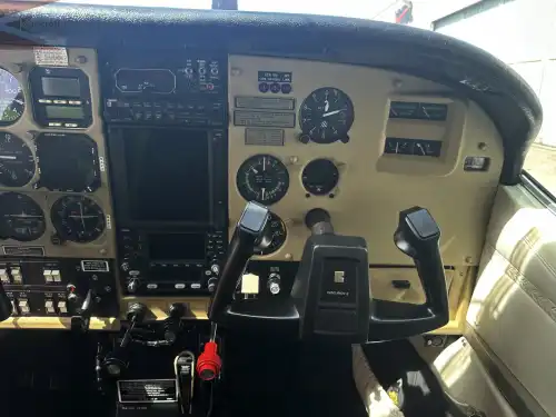 Cessna 210N Centurion II (Motorflugzeug) - Bild 9
