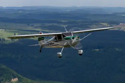 Motorflugzeug C140 des Herstellers Cessna