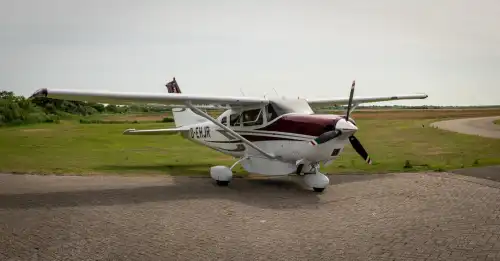Motorflugzeug T206H des Herstellers Cessna