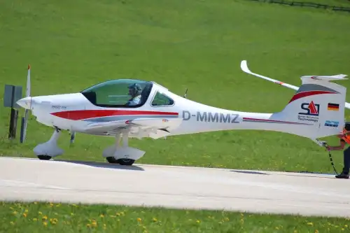 Ultraleichtflugzeug 321 Faeta des Herstellers ATEC