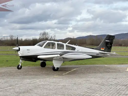 Motorflugzeug Bonanza F33A des Herstellers Beechcraft